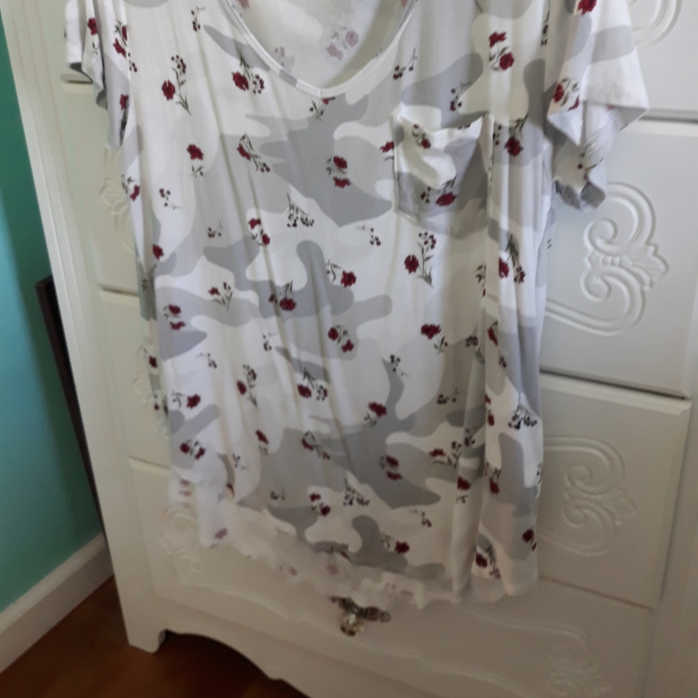 Hollister Women's shirt